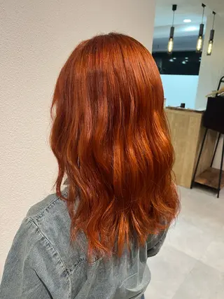 ミディアム カラー 吉田 穂菜美のヘアスタイル