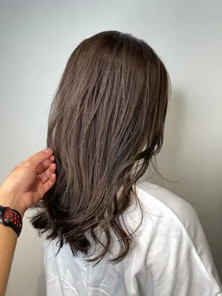 セミロング カラー デザインカラー✨新倉 佑奈のヘアスタイル