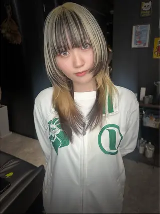 セミロング TAIRA横浜ウルフ 🐺デザインカラーのヘアスタイル