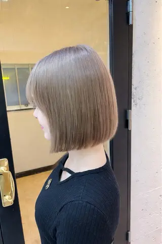 ミディアム EIGHT サイショ ミズキのヘアスタイル