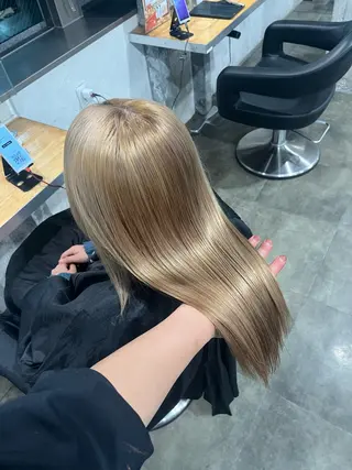 ロング カラー ハイトーンカラー 🦄レイヤーカットのヘアスタイル