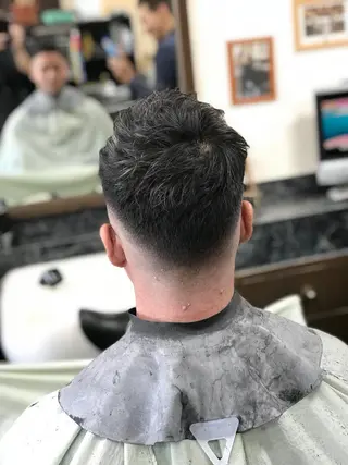ショート 深夜23時まで営業 OR BARBERのヘアスタイル