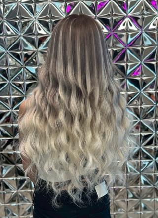 ロング Lovestasy 京都河原町店のヘアスタイル