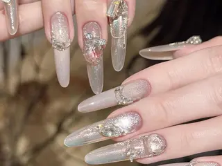 ネイル Queenie 🦋のネイルデザイン