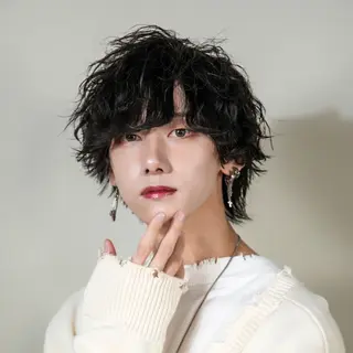 ミディアム カラー パーマ メンズ 🔥メンズ極🔥韓国 シャドウ/波巻き柿崎のヘアスタイル