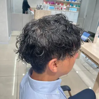 パーマ メンズ 巖本 真希のヘアスタイル