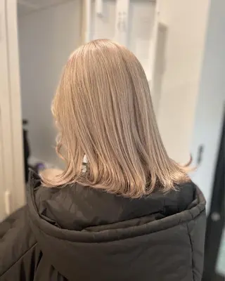 セミロング カラー ブリーチ特化 梅田本多翔のヘアスタイル