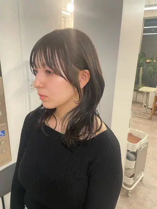 セミロング 顔まわりレイヤー 透明感カラー🩵🩵のヘアスタイル