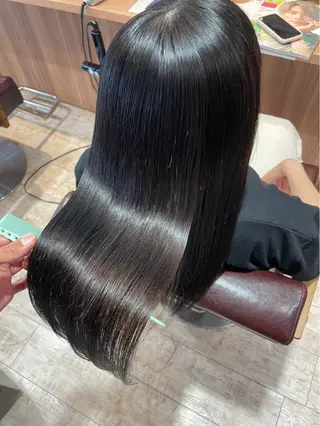 ロング 新岡 萌乃のヘアスタイル
