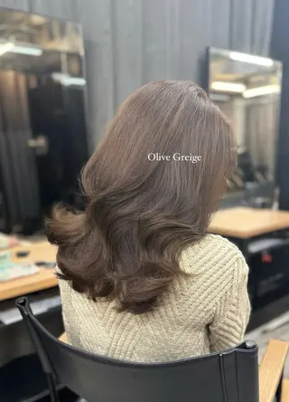 セミロング カラー MIYUU NAKAYAMAのヘアスタイル