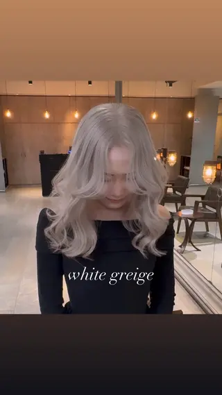 セミロング カラー 💜ハイトーン💛 マジカルかいちゃんのヘアスタイル