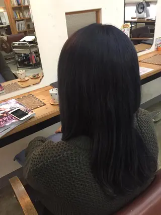 ロング カラー 磯貝 美徳のヘアスタイル