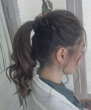 セミロング カラー パーマ ヘアアレンジ 推し活専用 【派手髪】飯野ゆかりのヘアスタイル