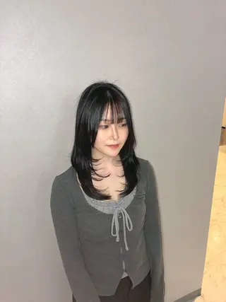 セミロング カラー ハナダ メイのヘアスタイル