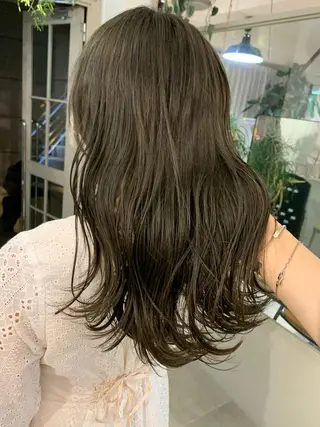ロング カラー マツエク・マツパ ハイトーンボブ 前田 表参道　グレージュのヘアスタイル