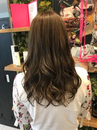 ミディアム カラー パーマ ブリーチ特化 梅田本多翔のヘアスタイル