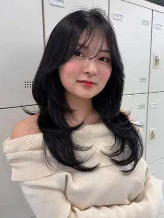 カラー niina🖤 透明感×レイヤーのヘアスタイル