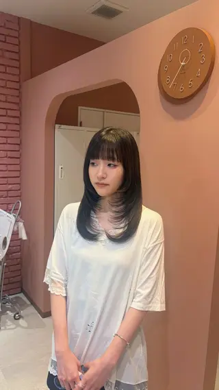 セミロング 聖菜/ hina /レイヤー/艶カラーのヘアスタイル