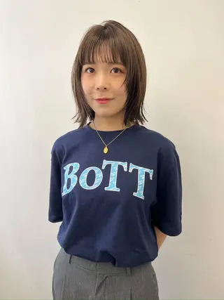 ミディアム カラー 顔周りレイヤーカット ブリーチminamiのヘアスタイル