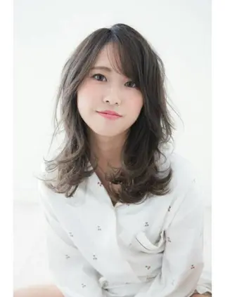 セミロング NOA ノアのヘアスタイル