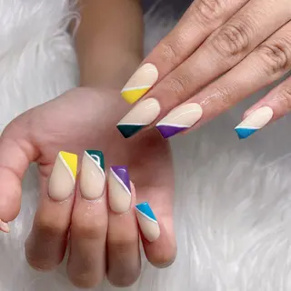ミディアム ネイル Y. Sのネイルデザイン