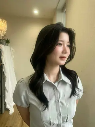 セミロング 喜屋武 美月のヘアスタイル