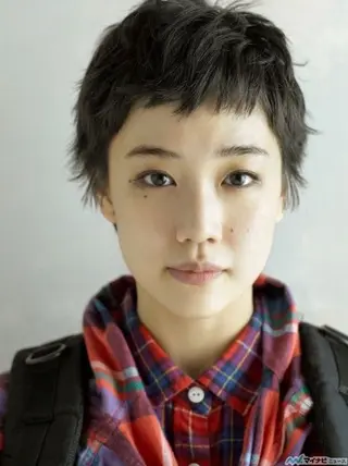 ショート レイヤーカット NERO加藤木麻彩のヘアスタイル
