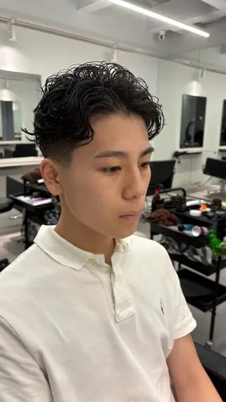 ショート パーマ メンズ 高橋 周のヘアスタイル