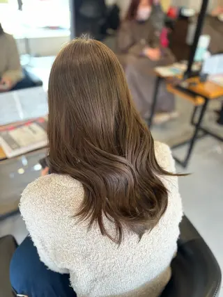 セミロング カラー 山路 結花のヘアスタイル