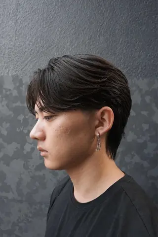 パーマ メンズ 梅田/センターパート 山下学偉のヘアスタイル