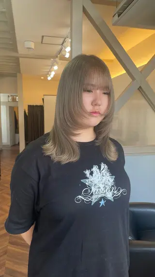 ミディアム カラー moe🥣ﾚｲﾔｰ ｶｯﾄ/透明感ｶﾗｰのヘアスタイル
