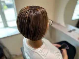 ショート カラー 西安 優香のヘアスタイル