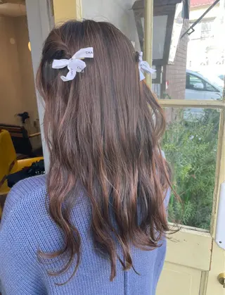 ロング ヘアアレンジ KURIA/ブリ ーチ/ダブルカラーのヘアスタイル