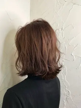 ミディアム 西田 愛華のヘアスタイル