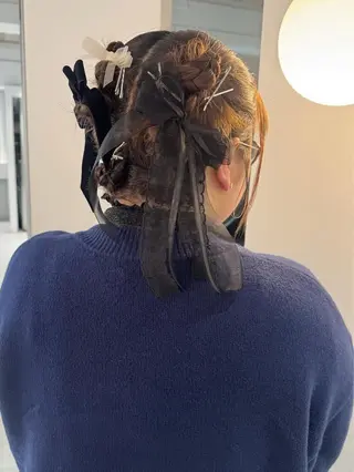 ヘアアレンジ Ami/艶カラー/ レイヤー/ハイトーンのヘアスタイル