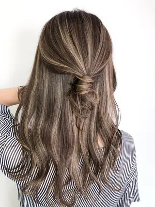 セミロング カラー ブリーチ 透明感HIDEのヘアスタイル