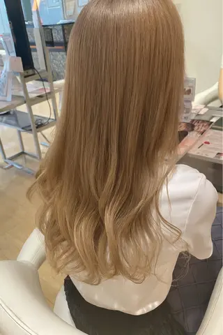 ロング 蓮田 葵のヘアスタイル