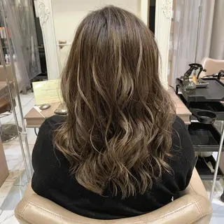セミロング カラー ヘアアレンジ 白髪ぼかしハイライト 茗荷谷駅徒歩2分のヘアスタイル