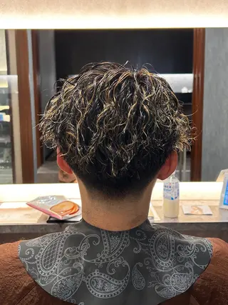 ショート カラー パーマ 嵯峨 陽色のヘアスタイル