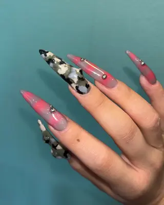 ネイル 🪐富島彩夏 /海外nail🪐のネイルデザイン