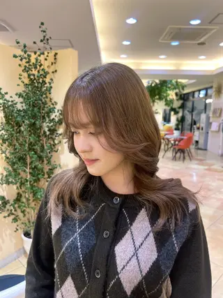 セミロング カラー 最高の髪質改善🩵 艶カラー 惠美のヘアスタイル