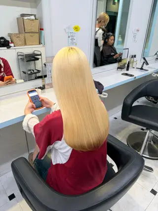 セミロング カラー ブリーチカラー 🩵MIZUKIのヘアスタイル