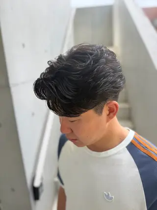 パーマ メンズ フェザーパーマ/シャ ドウパーマ特化/真生のヘアスタイル