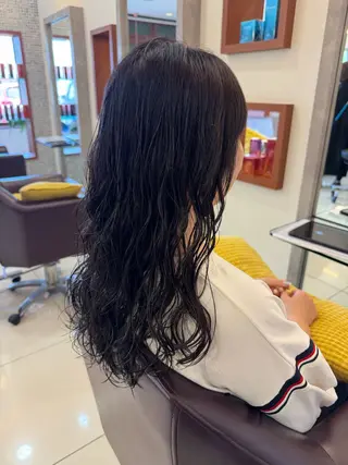 パーマ 林 莉瑠のヘアスタイル
