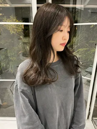 ロング カラー 伊藤 由季のヘアスタイル