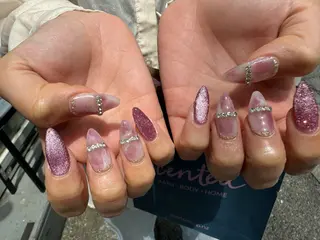ネイル LAVISH 大和店 emi・:*+のネイルデザイン