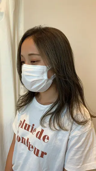 セミロング カラー 比嘉 千咲のヘアスタイル