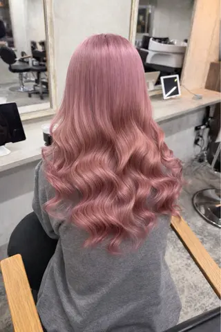 ロング 横浜🦋ハイトーン 🫐シャドウルーツのヘアスタイル