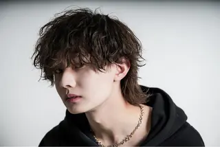 ショート カラー パーマ メンズ 🔥メンズ極🔥韓国 シャドウ/波巻き柿崎のヘアスタイル