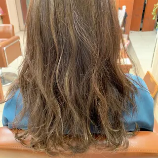 ロング カラー 加藤 綾華のヘアスタイル